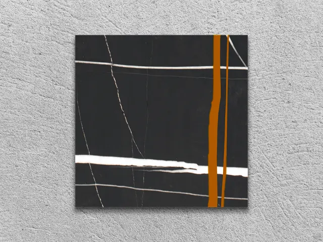 Слэб из мрамора SAHARA NOIR полированный 100x100x20 мм, код 13368