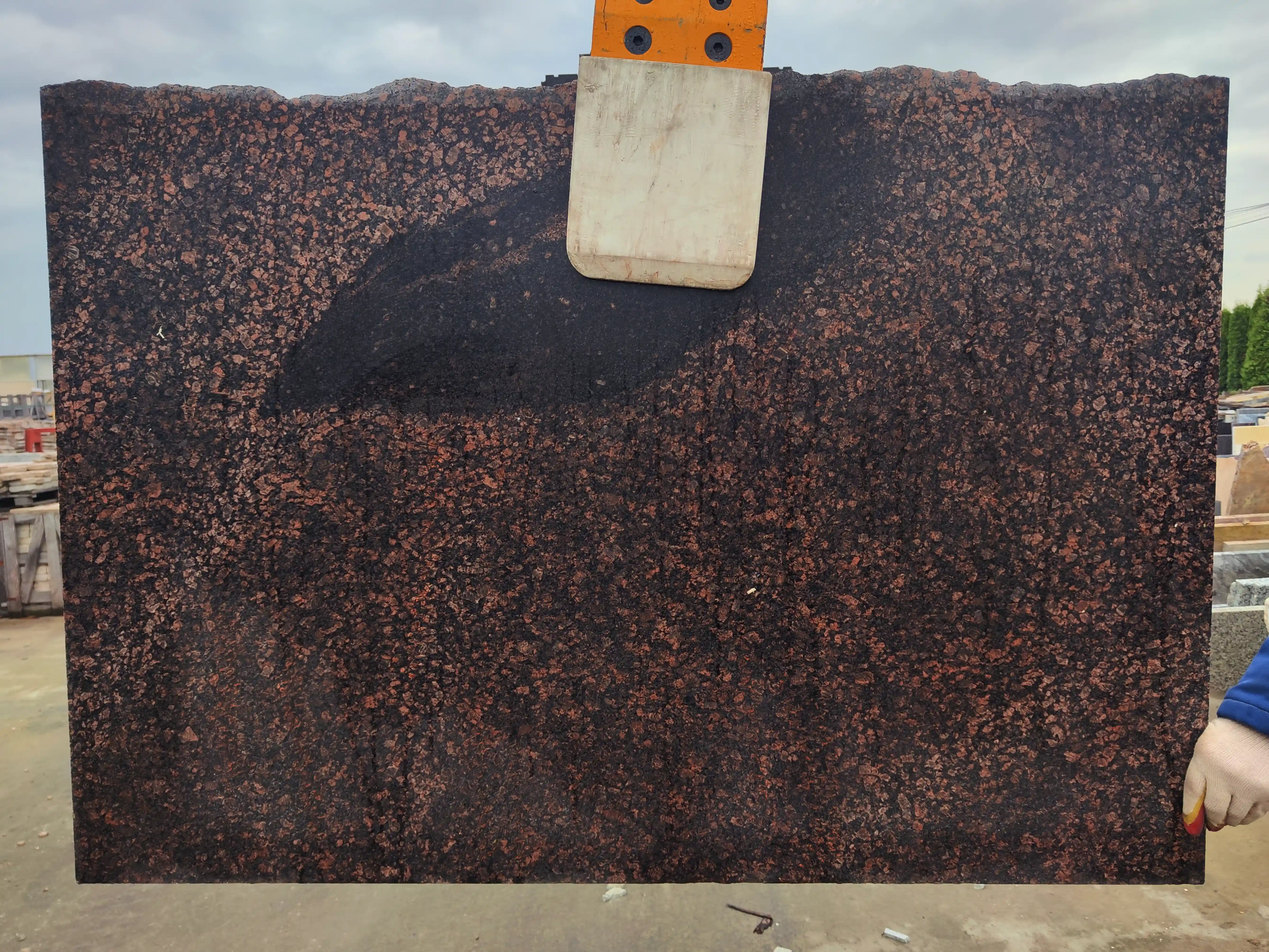 Полоса из гранита DYMOVSKIY полированный 1340x900x30 мм, код 29237