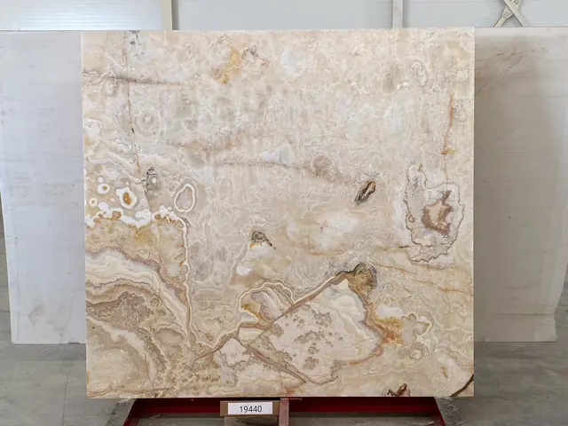 Слэб из оникса ONICE VIOLA полированный 1850x1750x20 мм, код 19440