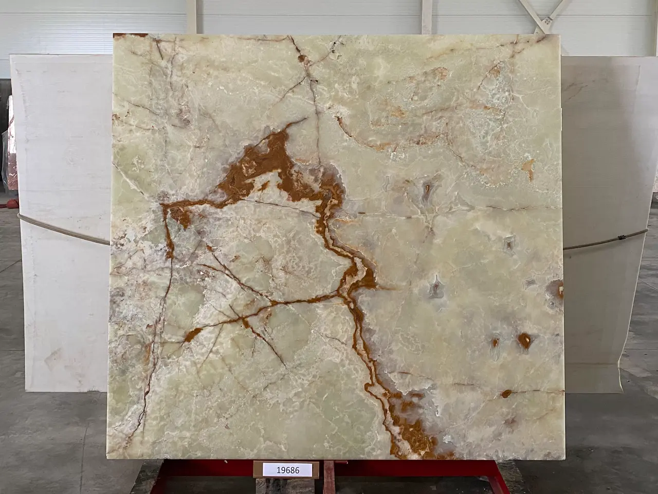 Слэб из оникса VERDE полированный 1980x1850x20 мм, код 19686