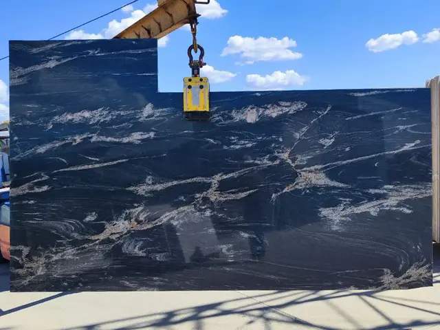 Слэб из гранита TITANIUM GOLD полированный 3250x1530x20 мм, код 24395