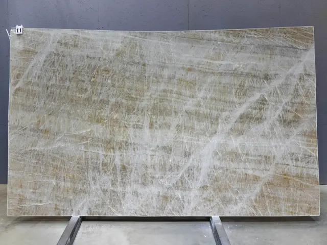 Слэб из кварцита AVOHAI полированный 3270x1940x20 мм, код 28449