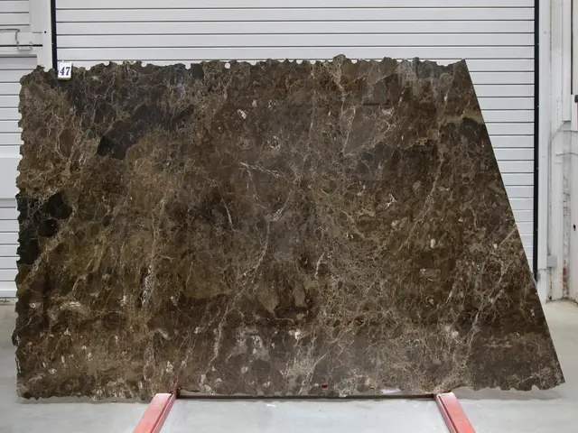 Слэб из мрамора EMPERADOR DARK полированный 2450x1720x20 мм, код 25806
