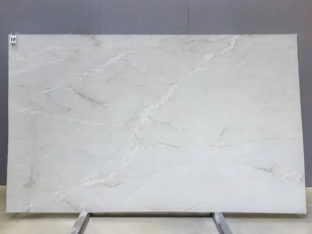 Слэб из кварцита BIANCO SUPERIORE полированный 3250x1960x20 мм, код 26913