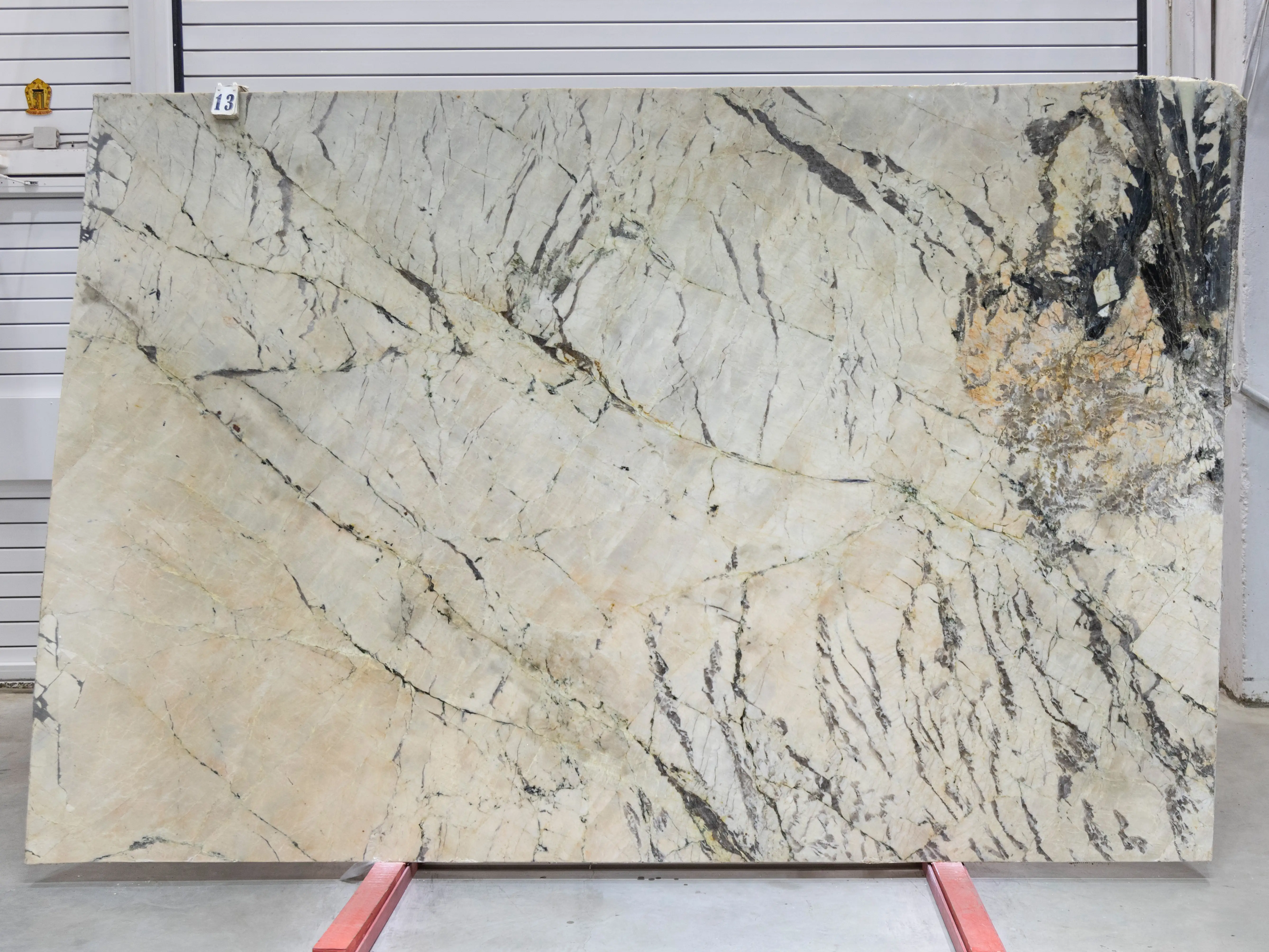 Слэб из гранита CREAM GRACE полированный 2850x1630x20 мм, код 26019