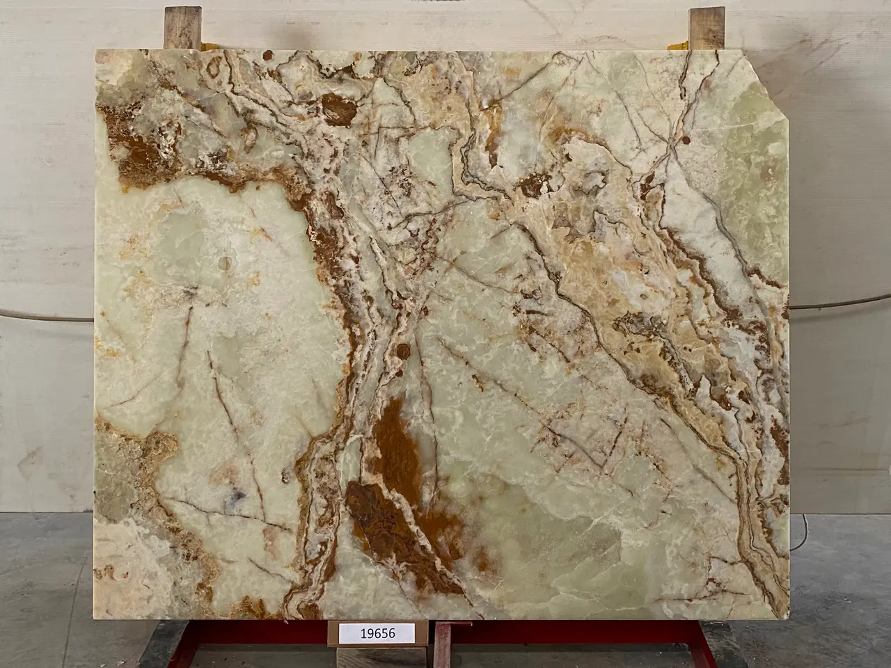 Слэб из оникса VERDE полированный 1950x1600x20 мм, код 19656