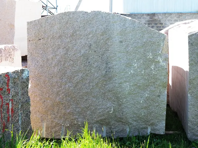 Гранит Блок из гранита ТОМИРИС || 2150x1780x1350 мм, код 27699