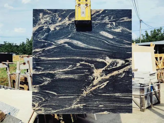 Слэб из гранита TITANIUM GOLD полированный 1320x1260x20 мм, код 24274