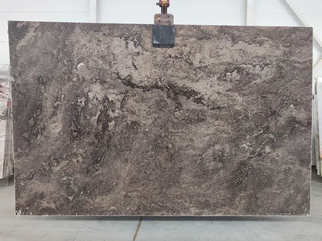 Слэб из мрамора MYSTIC BROWN полированный 2940x1880x20 мм, код 22255