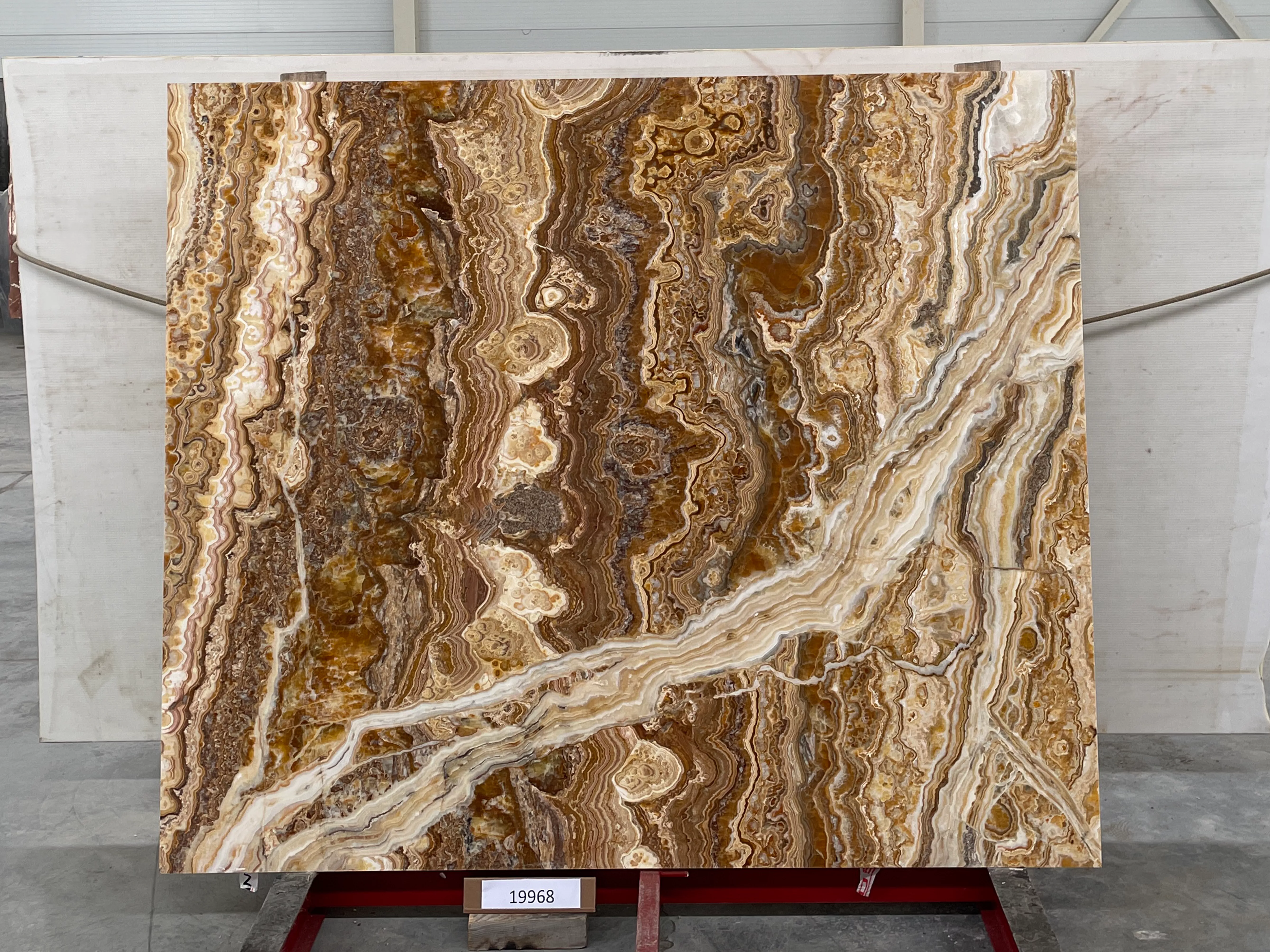 Слэб из оникса ONICE ROMANTIC BROWN полированный 2000x1700x20 мм, код 19968