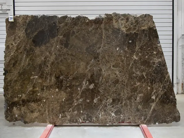 Слэб из мрамора EMPERADOR DARK полированный 2500x1720x20 мм, код 25797