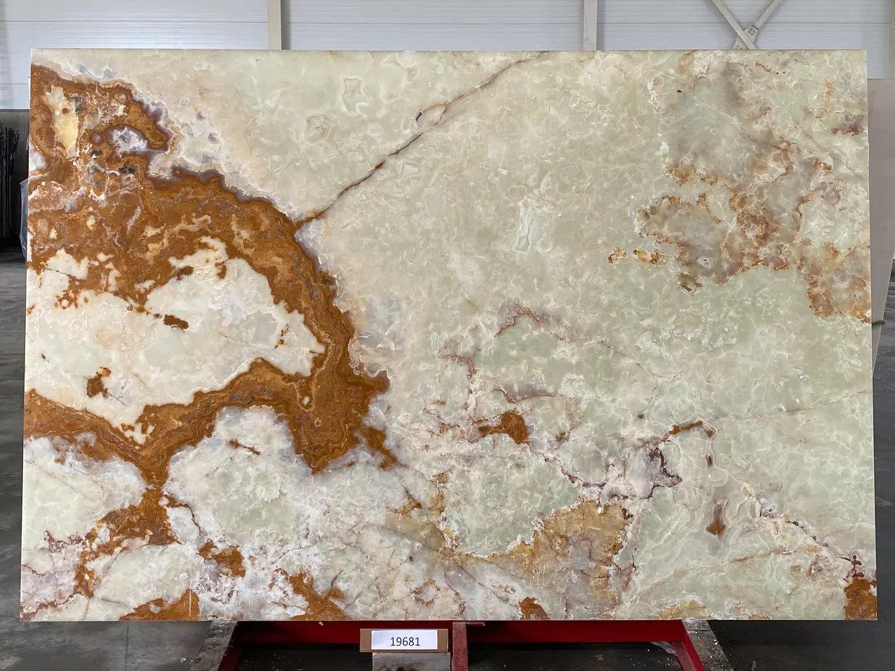 Слэб из оникса VERDE полированный 2750x1850x20 мм, код 19681