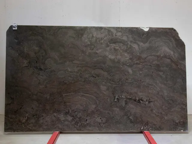 Слэб из мрамора MYSTIC BROWN полированный 3000x1700x20 мм, код 26930