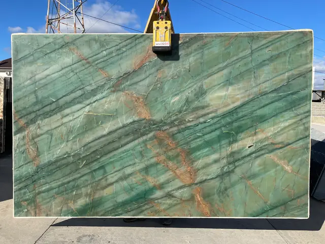 Слэб из кварцита DA VINCI полированный 3220x2000x20 мм, код 15808