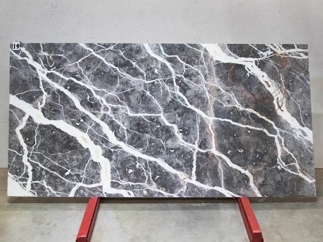 Слэб из мрамора SKYFALL полированный 3030x1500x20 мм, код 28299