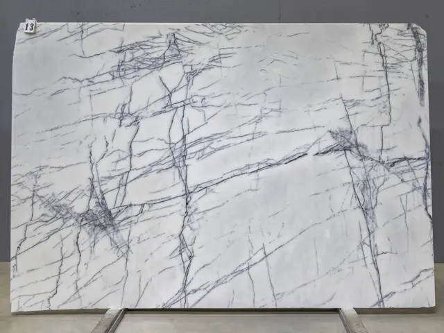 Слэб из мрамора LILAC PREMIUM полированный 2650x1850x20 мм, код 26195