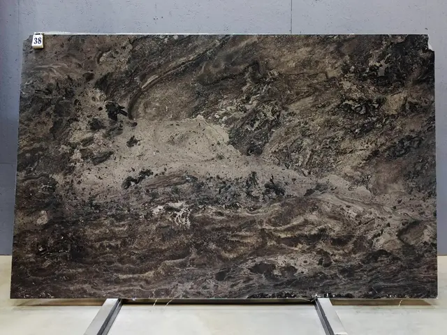 Слэб из мрамора MYSTIC BROWN FIERA LEATHER 2950x1830x20 мм, код 28263