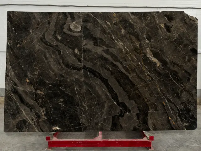 Слэб из мрамора SAINT PELAGIA полированный 3010x1860x20 мм, код 24492