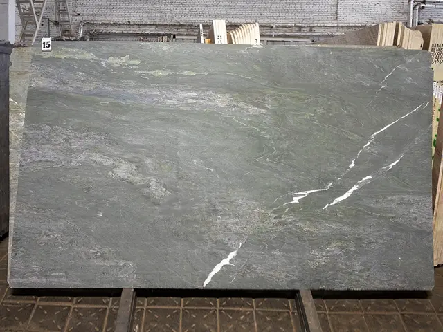 Слэб из мрамора GREEN VELVET антик 2700x1600x30 мм, код 27621