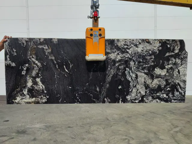 Полоса из гранита METALICUS полированный 1900x700x20 мм, код 28773