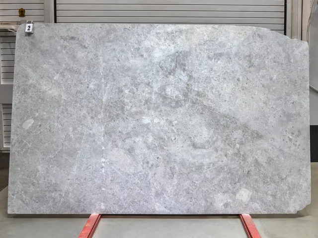 Слэб из мрамора TUNDRA GREY полированный 2820x1800x30 мм, код 28732