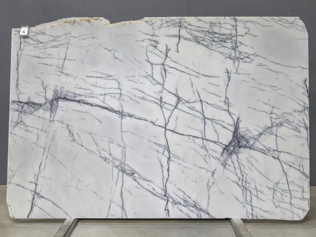 Слэб из мрамора LILAC PREMIUM полированный 2650x1600x20 мм, код 26186