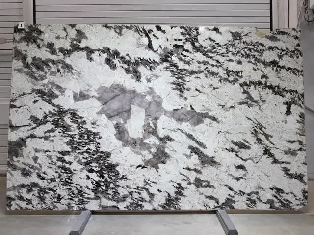 Слэб из кварцита TOURMALINE ICE полированный 3280x1990x20 мм, код 25707