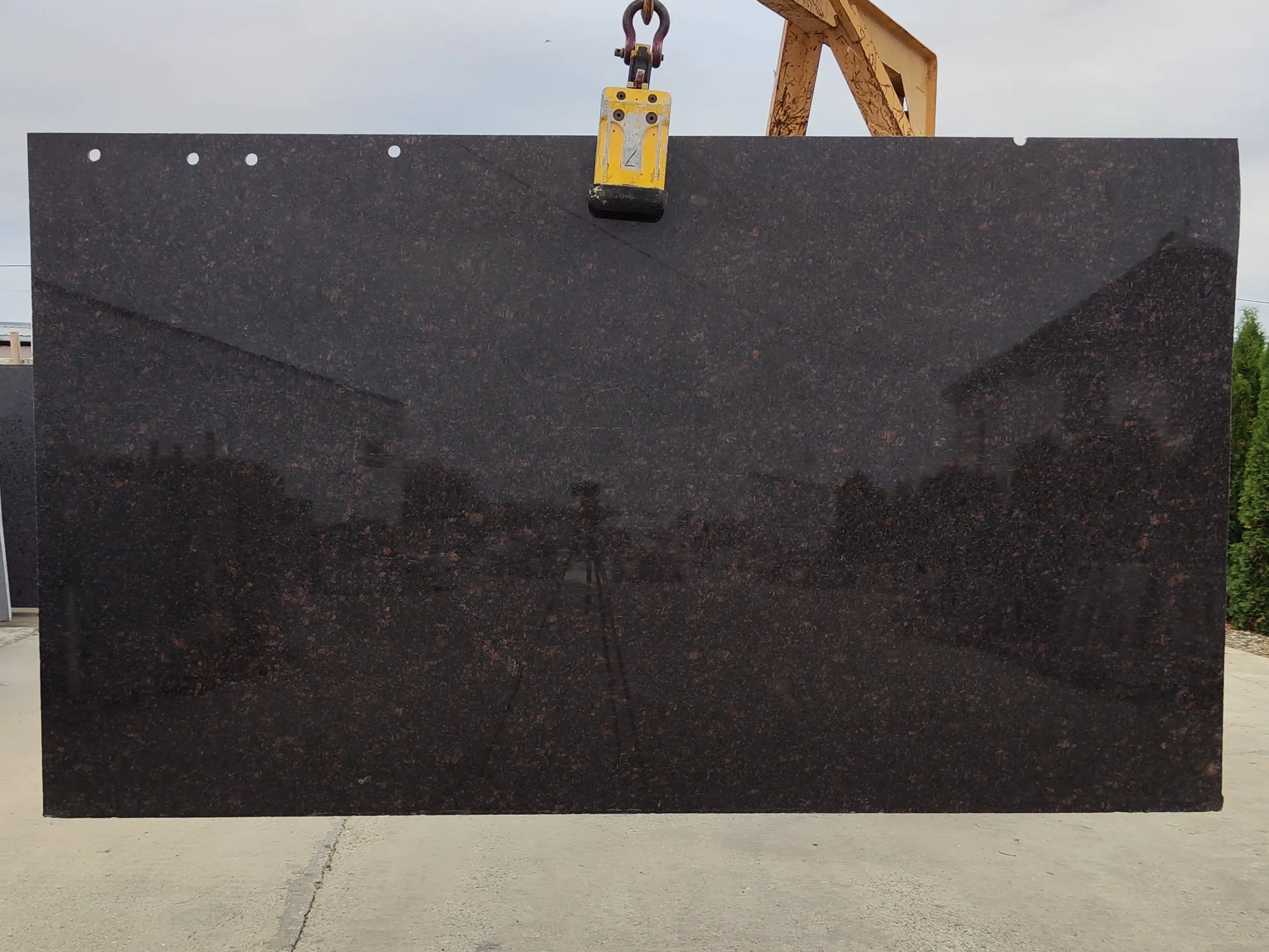 Слэб из гранита TAN BROWN полированный 3320x1880x20 мм, код 24612