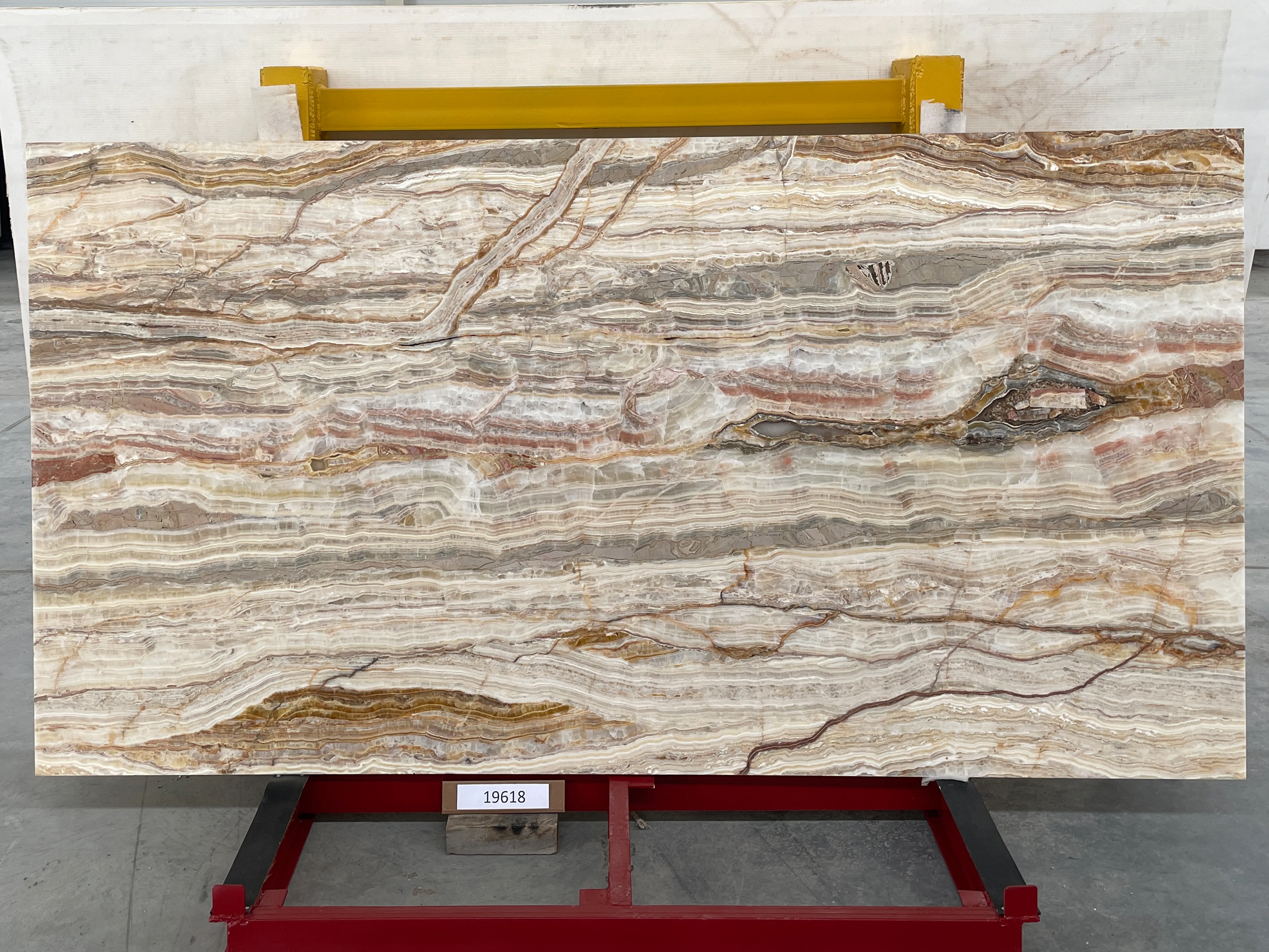 Слэб из оникса ONICE GOLDEN WAVE полированный 2700x1450x20 мм, код 19618