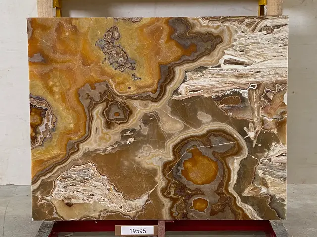 Слэб из оникса ONICE TIGER полированный 1700x1350x20 мм, код 19595