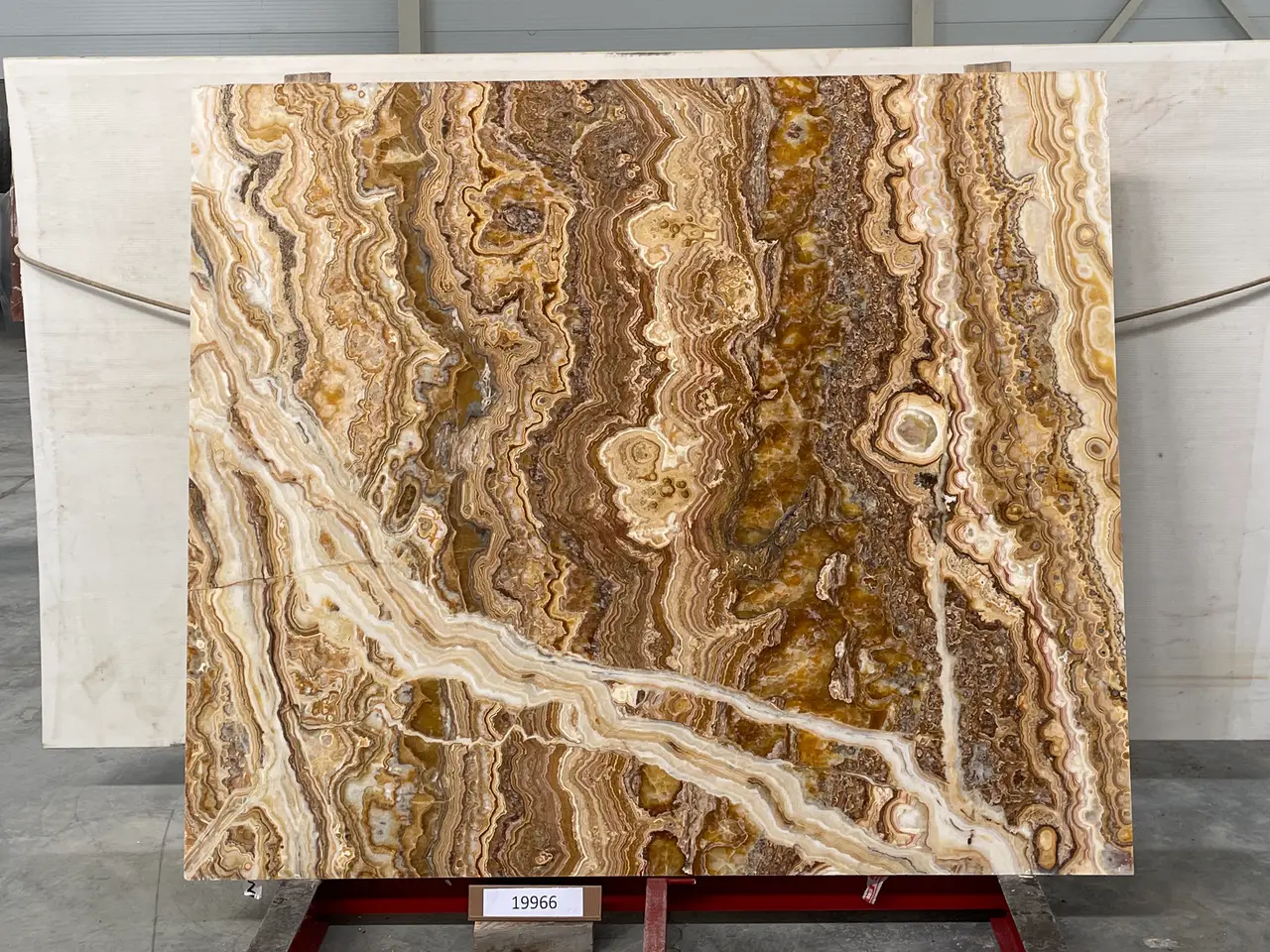 Слэб из оникса ONICE ROMANTIC BROWN полированный 2000x1700x20 мм, код 19966