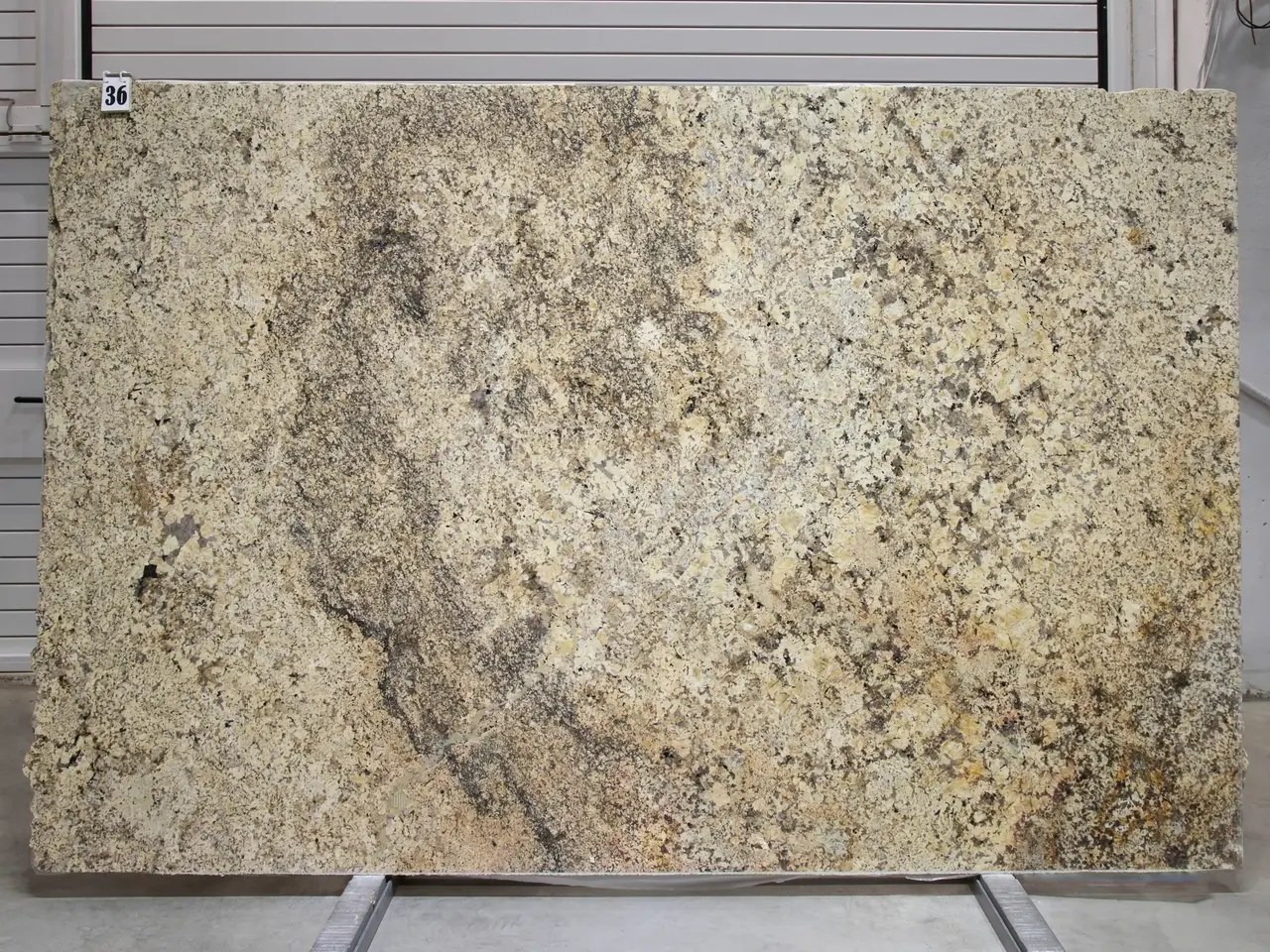 Слэб из гранита NAMIBIAN GOLD полированный 2890x1890x20 мм, код 25689