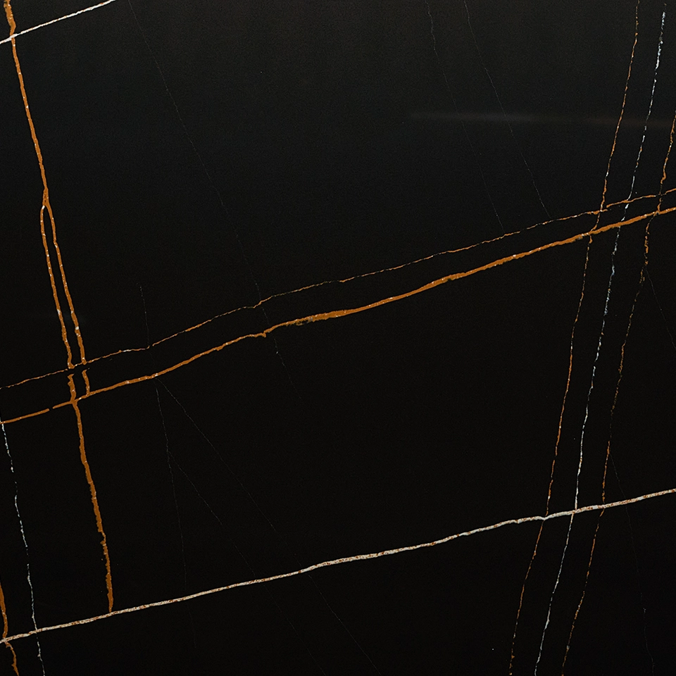 SAHARA NOIR 770 полированный