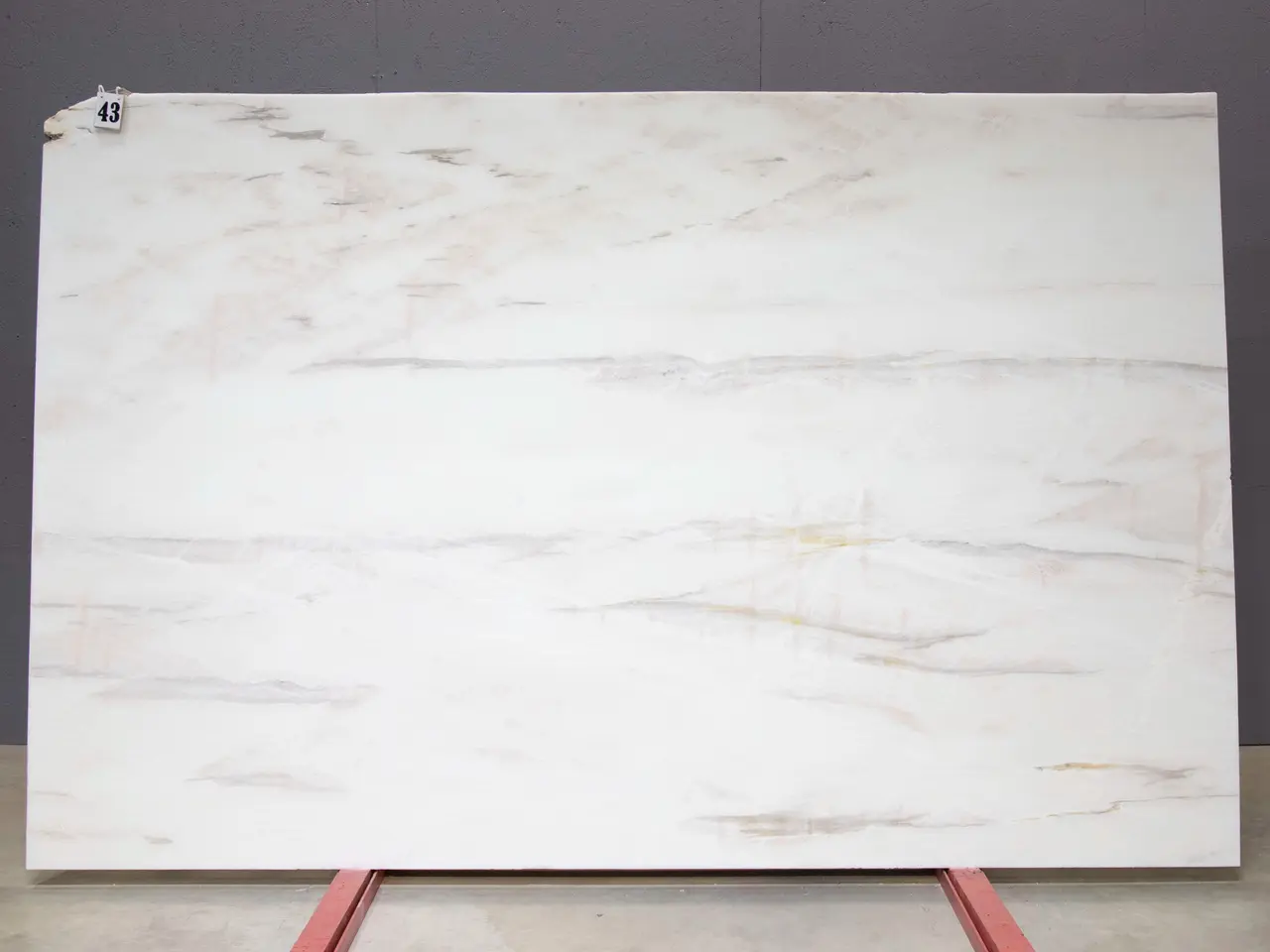 Слэб из мрамора FLAMINGO WHITE полированный 2900x1850x20 мм, код 26466