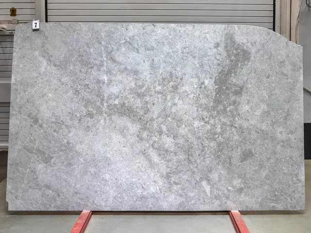 Слэб из мрамора TUNDRA GREY полированный 2820x1800x30 мм, код 28737