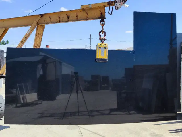 Слэб из гранита BLACK GALAXY полированный 2970x1270x30 мм, код 24270