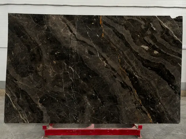 Слэб из мрамора SAINT PELAGIA полированный 3010x1860x20 мм, код 24505