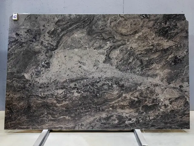 Слэб из мрамора MYSTIC BROWN FIERA LEATHER 2950x1830x20 мм, код 28267