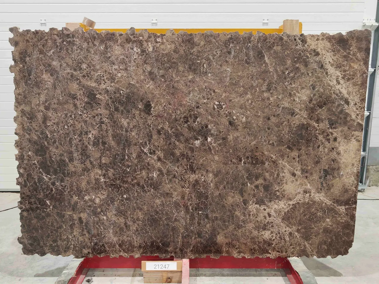 Слэб из мрамора EMPERADOR DARK полированный 2300x1480x30 мм, код 21247