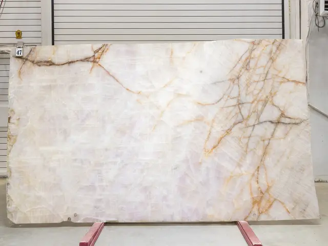 Слэб из кварцита CRISTALLO PINK EXTRA полированный 3100x1800x20 мм, код 25999