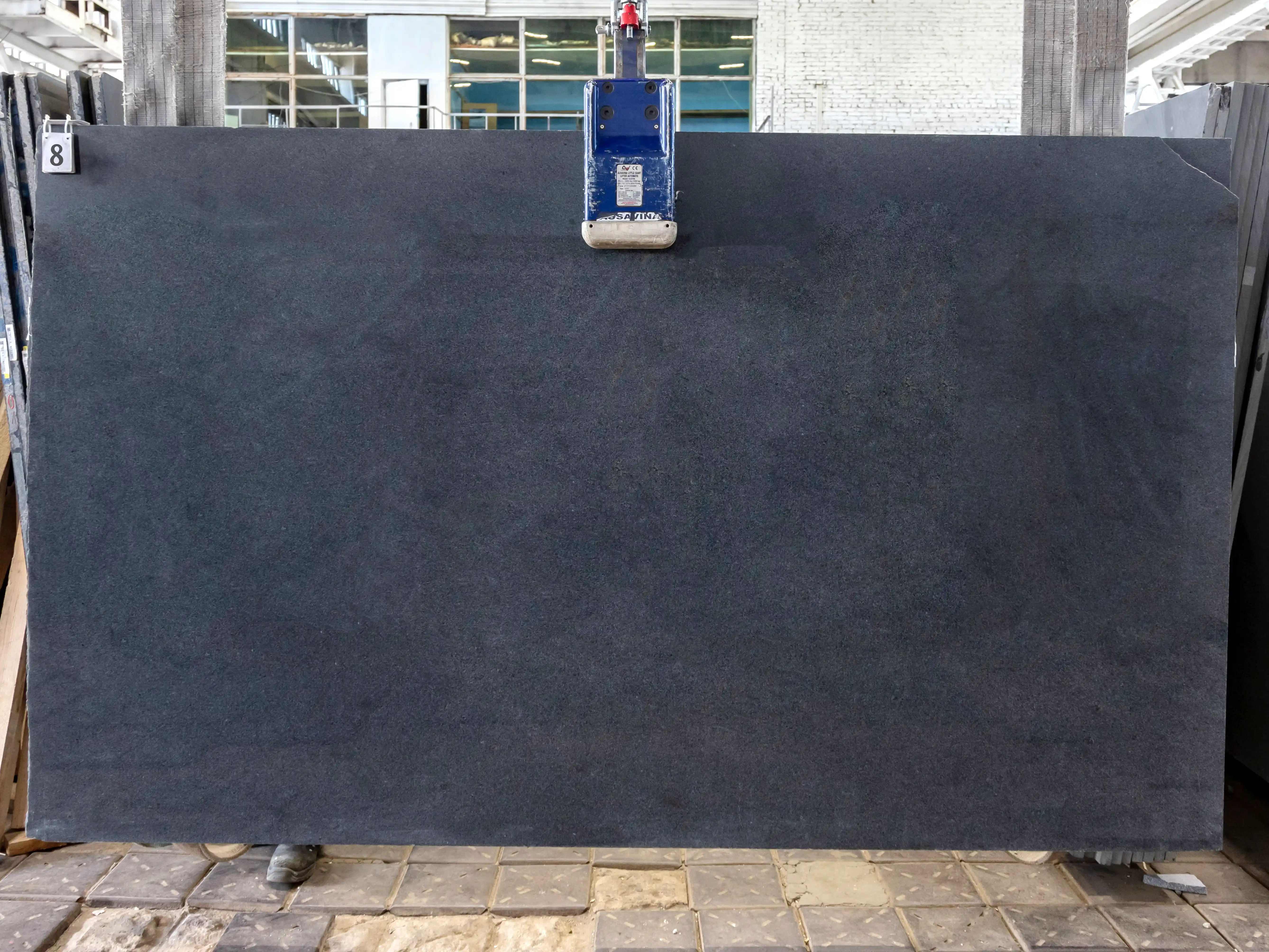 Слэб из гранита SESAM BLACK полированный 3150x1850x20 мм, код 28916