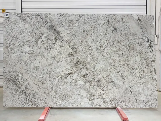 Слэб из гранита CREMA ANTICO полированный 3260x2000x30 мм, код 25703