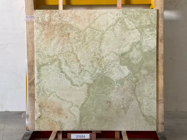 Слэб из оникса ONICE WHITE FLORENCE полированный 1400x1400x20 мм, код 20984