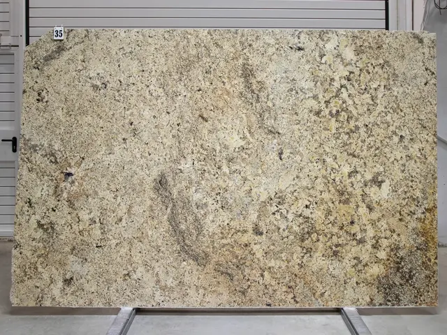 Слэб из гранита NAMIBIAN GOLD полированный 2890x1880x20 мм, код 25690