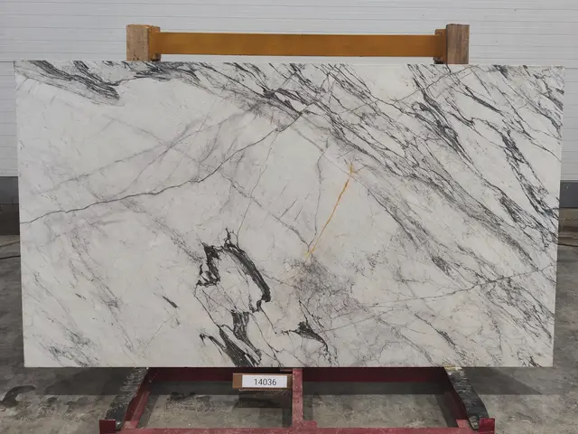 Слэб из мрамора STATUARIO полированный 2550x1450x20 мм, код 14036