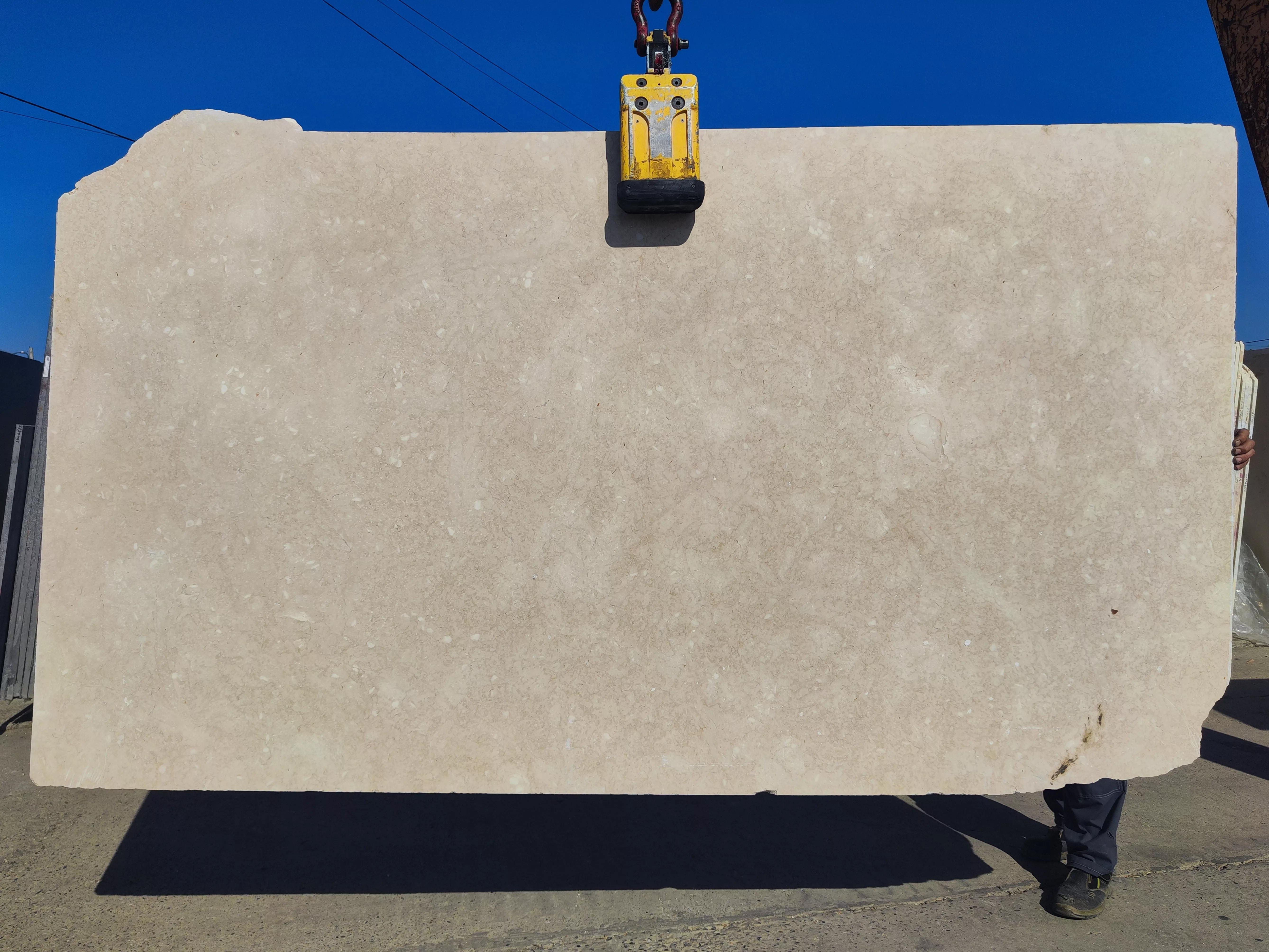 Слэб из мрамора GALALA полированный 2900x1600x20 мм, код 21924