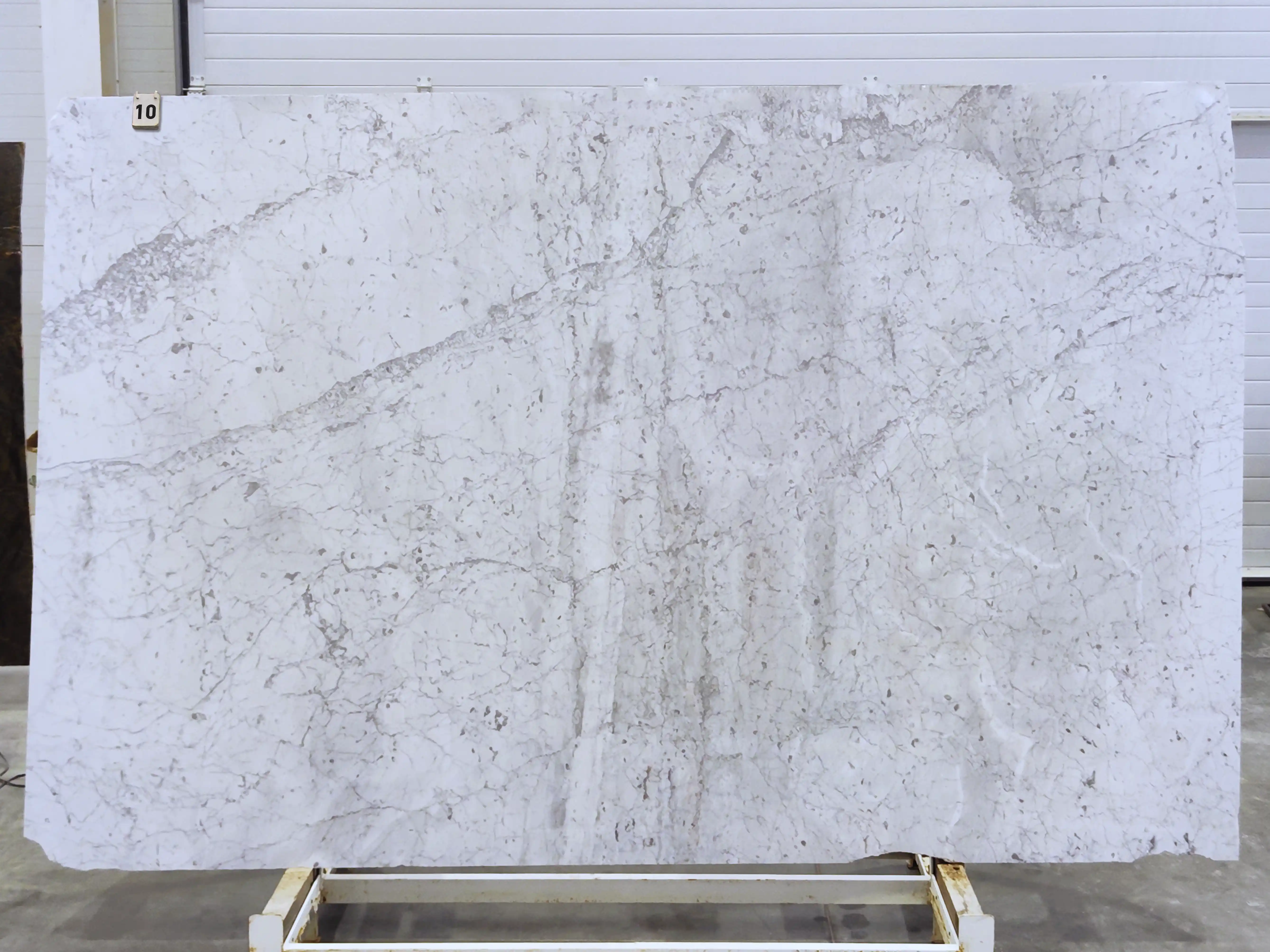 Слэб из мрамора BIANCO CARRARA С полированный 2990x1900x20 мм, код 28740