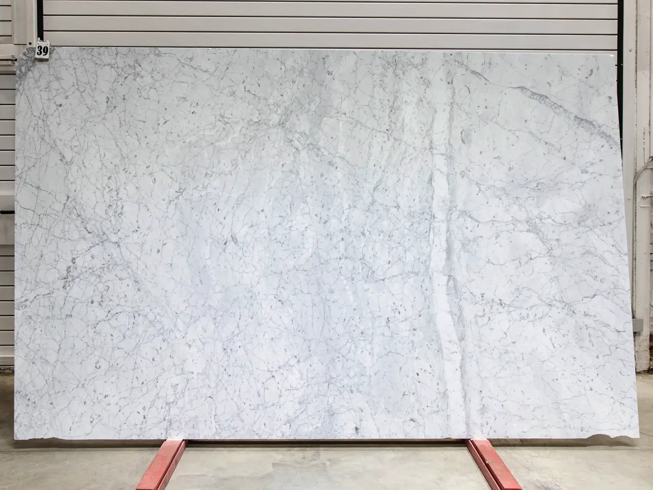 Слэб из мрамора BIANCO CARRARA С полированный 3020x1900x20 мм, код 28746