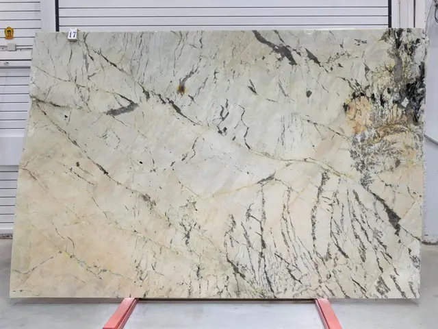 Слэб из гранита CREAM GRACE полированный 3050x2030x20 мм, код 26026