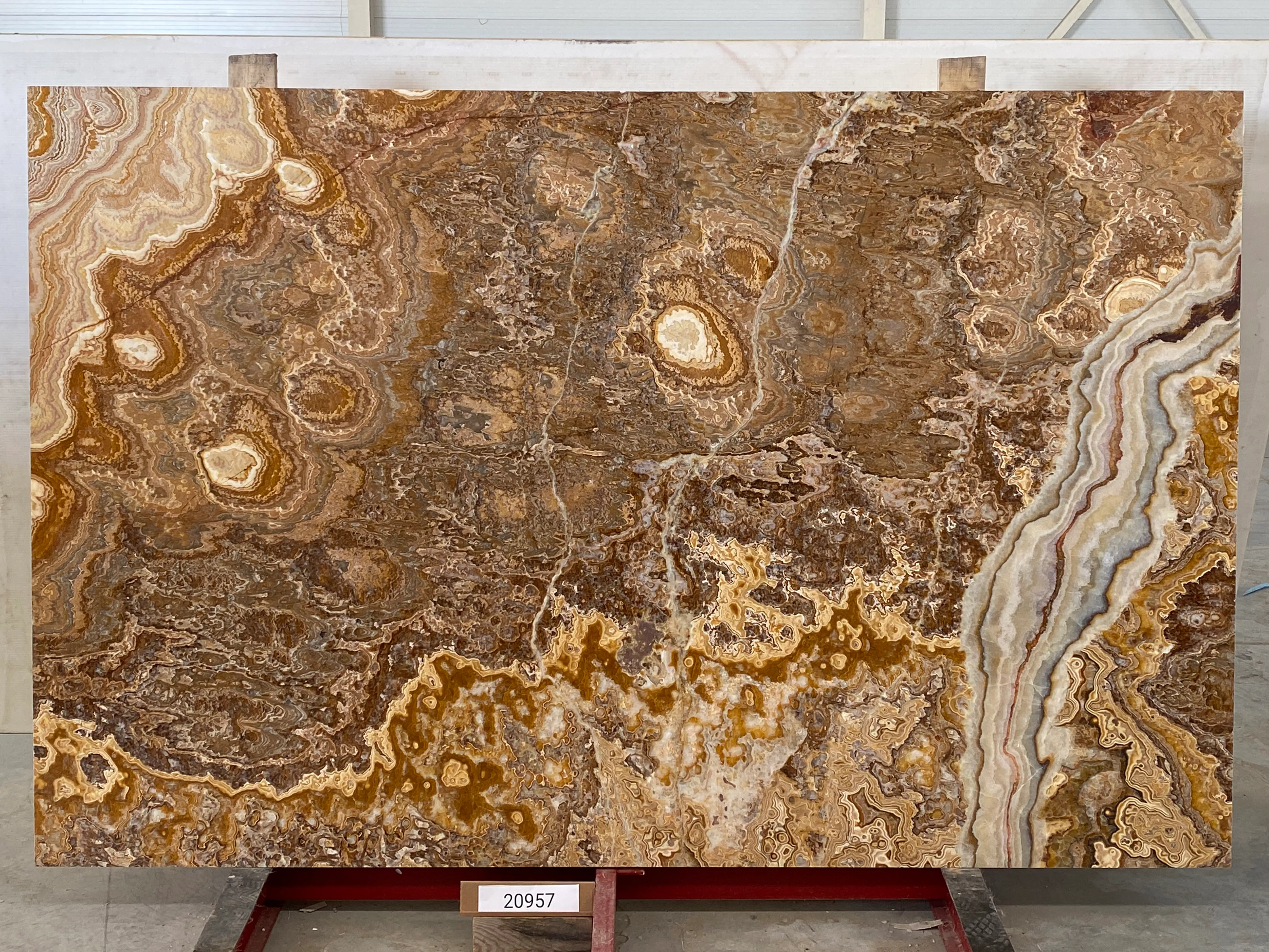 Слэб из оникса ONICE ROMANTIC BROWN полированный 2530x1630x20 мм, код 20957